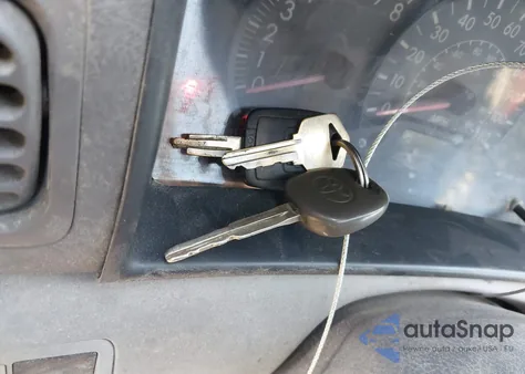 2005 Toyota Corolla Ce z USA, uszkodzony, nr VIN 2T1BR32E85C363166